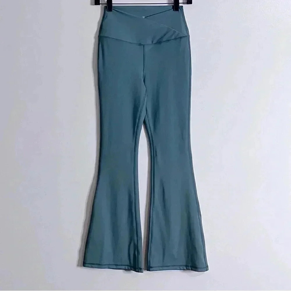 Yogalicious Green Lux Madison Flared Leg Yoga Pant Women’s Size M